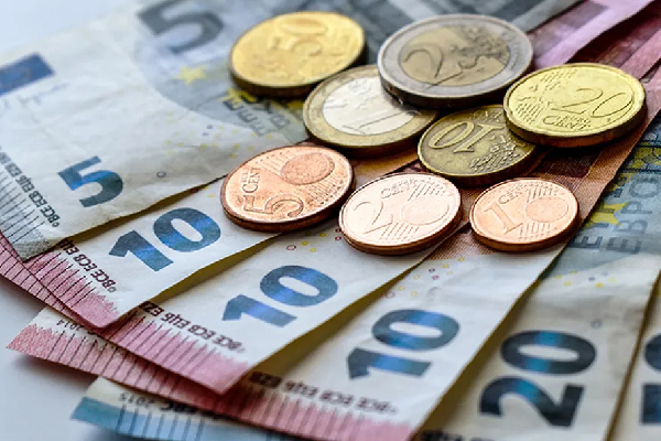 Britons Advised to Carry Cash on Mallorca Holidays